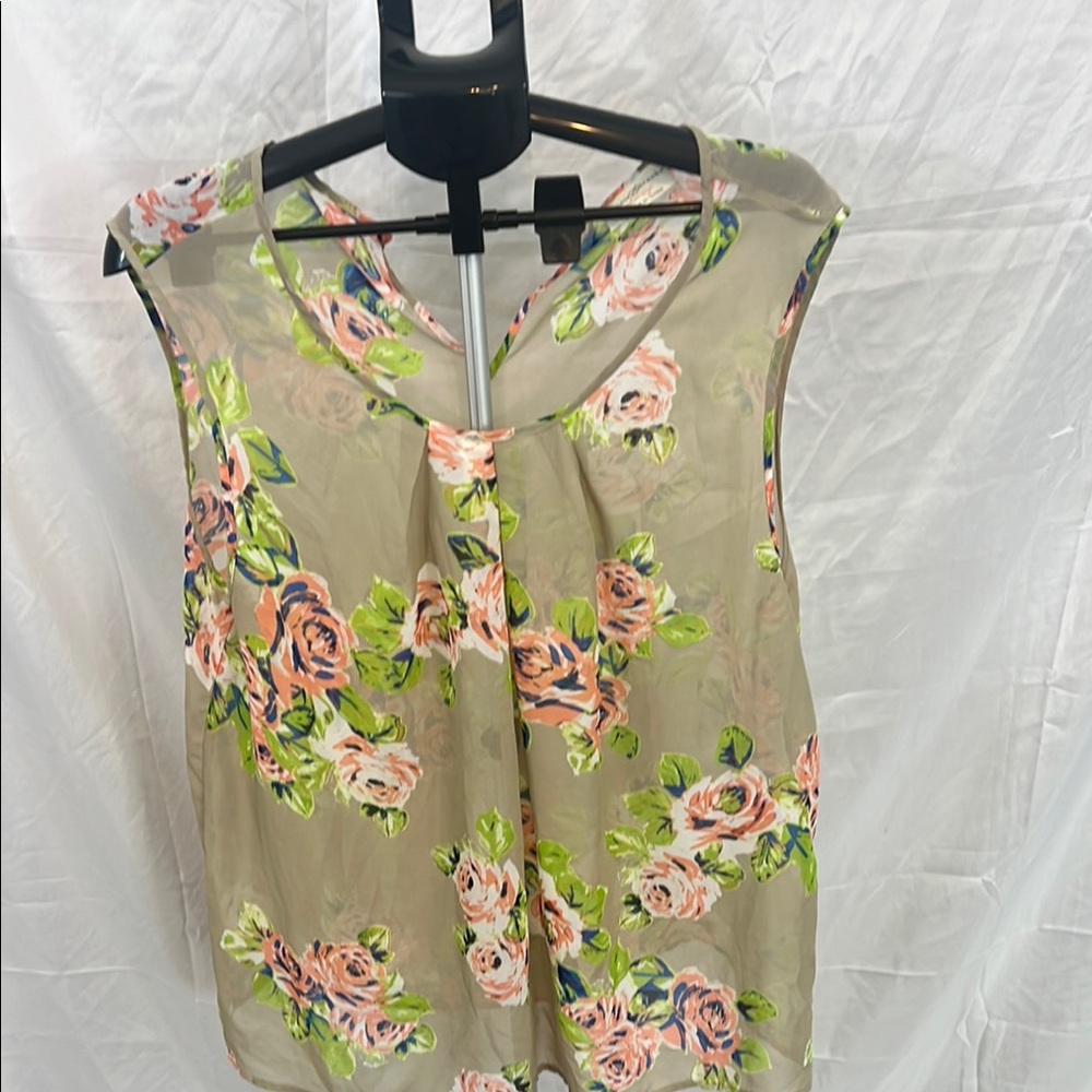 Bobbie Brooks Green Sleeveless Blouse with V-Neck
